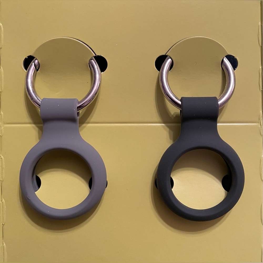 NEW - 2 Pack of Silicone Holders for Apple AirTag